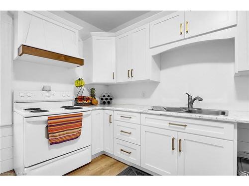 86 Kains Street, St. Thomas, ON - Indoor Photo Showing Kitchen With Double Sink