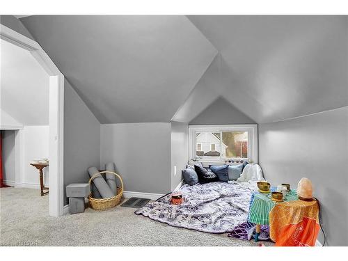 86 Kains Street, St. Thomas, ON - Indoor Photo Showing Bedroom