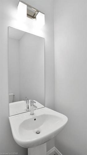 22-819 Kleinburg Drive, London, ON - Indoor Photo Showing Bathroom