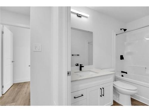 60-1595 Capri Crescent, London, ON - Indoor Photo Showing Bathroom