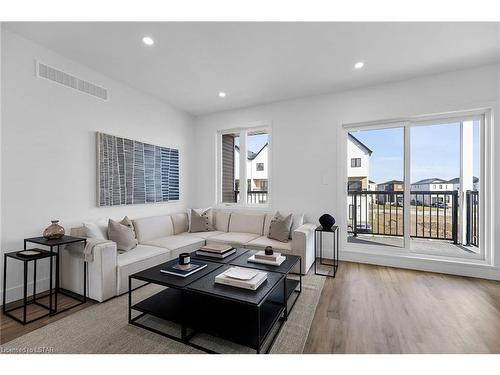 60-1595 Capri Crescent, London, ON - Indoor Photo Showing Living Room