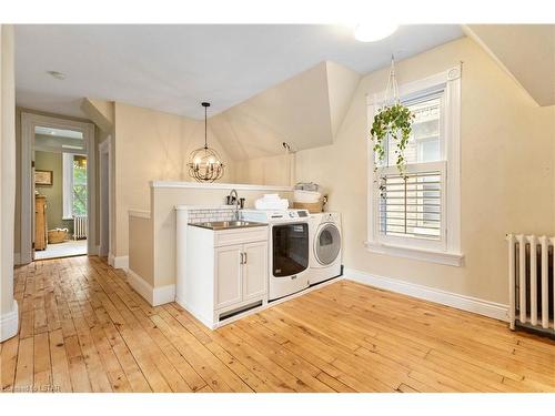 446 Piccadilly Street, London, ON - Indoor Photo Showing Laundry Room