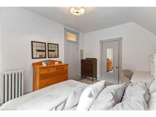 446 Piccadilly Street, London, ON - Indoor Photo Showing Bedroom