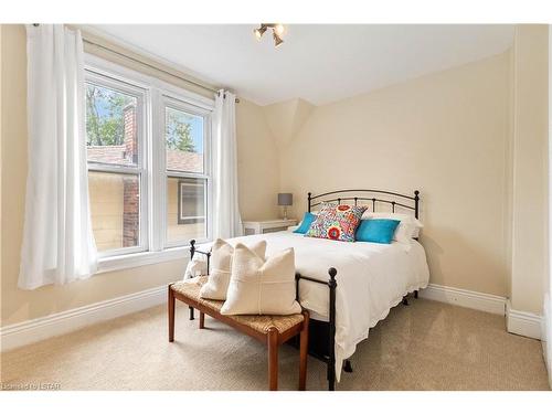 446 Piccadilly Street, London, ON - Indoor Photo Showing Bedroom