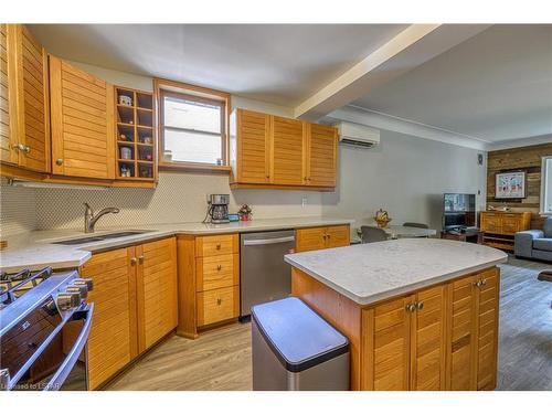 595 Dufferin Avenue, London, ON - Indoor Photo Showing Kitchen