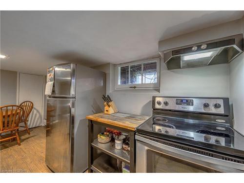 595 Dufferin Avenue, London, ON - Indoor Photo Showing Kitchen