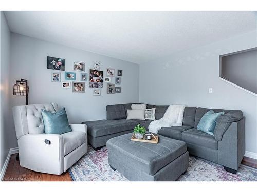 55-9 Ailsa Place, London, ON - Indoor Photo Showing Living Room