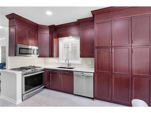 1670 Cedarcreek Crescent, London, ON - Indoor Photo Showing Kitchen With Double Sink