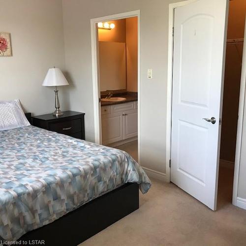 404-435 Colborne Street, London, ON - Indoor Photo Showing Bedroom