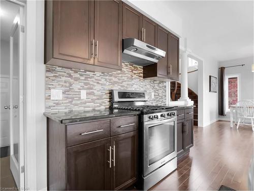 412 Blackacres Boulevard, London, ON - Indoor Photo Showing Kitchen With Upgraded Kitchen