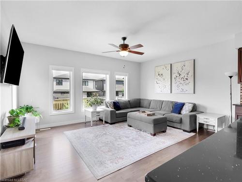 412 Blackacres Boulevard, London, ON - Indoor Photo Showing Living Room