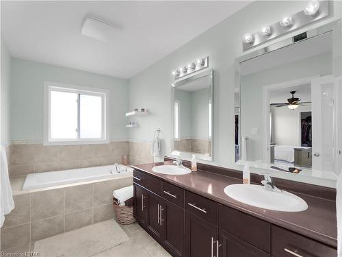 412 Blackacres Boulevard, London, ON - Indoor Photo Showing Bathroom