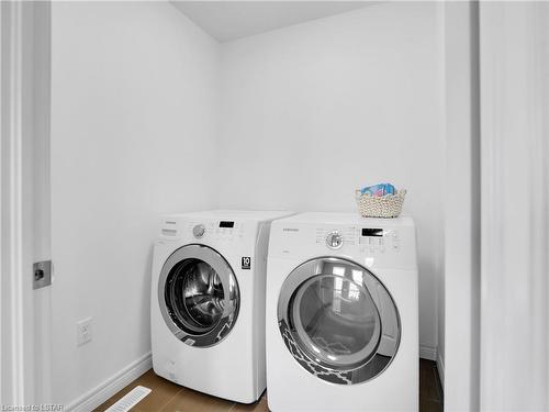 412 Blackacres Boulevard, London, ON - Indoor Photo Showing Laundry Room