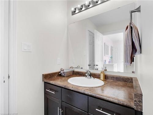 412 Blackacres Boulevard, London, ON - Indoor Photo Showing Bathroom