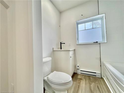 2-166 Central Avenue, London, ON - Indoor Photo Showing Bathroom