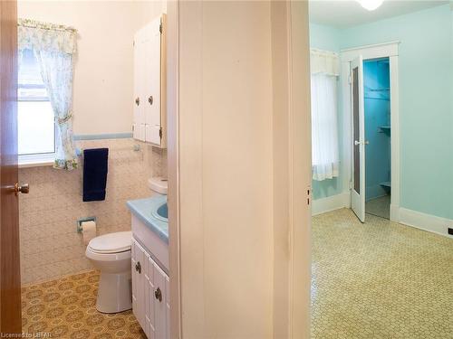 97 Eastman Avenue, London, ON - Indoor Photo Showing Bathroom