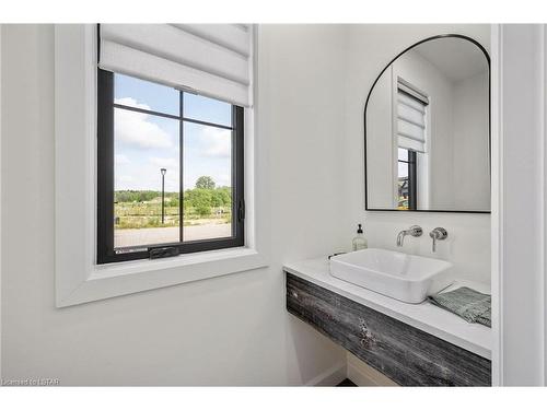 2177 Linkway Boulevard, London, ON - Indoor Photo Showing Bathroom