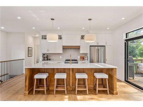 2177 Linkway Boulevard, London, ON - Indoor Photo Showing Kitchen With Upgraded Kitchen