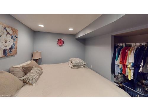 881 Adelaide Street N, London, ON - Indoor Photo Showing Bedroom