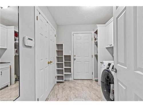 1539 Warbler Woods Walk, London, ON - Indoor Photo Showing Laundry Room