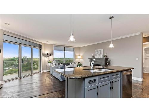 908-250 Pall Mall Street, London, ON - Indoor Photo Showing Kitchen With Double Sink