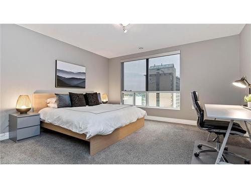 908-250 Pall Mall Street, London, ON - Indoor Photo Showing Bedroom