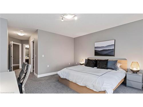 908-250 Pall Mall Street, London, ON - Indoor Photo Showing Bedroom