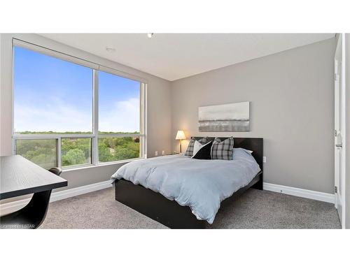 908-250 Pall Mall Street, London, ON - Indoor Photo Showing Bedroom