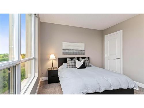 908-250 Pall Mall Street, London, ON - Indoor Photo Showing Bedroom