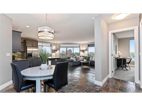 908-250 Pall Mall Street, London, ON - Indoor Photo Showing Dining Room