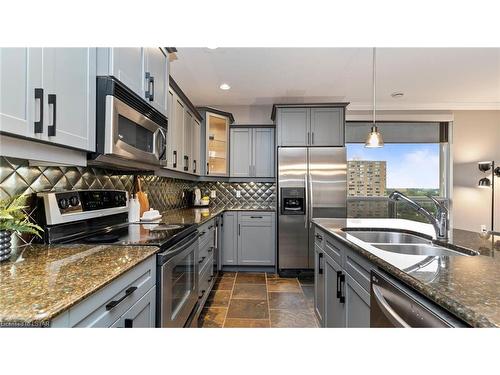 908-250 Pall Mall Street, London, ON - Indoor Photo Showing Kitchen With Stainless Steel Kitchen With Double Sink With Upgraded Kitchen