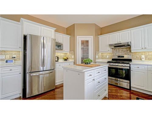 322 Chambers Place, London, ON - Indoor Photo Showing Kitchen