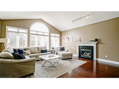 322 Chambers Place, London, ON - Indoor Photo Showing Living Room With Fireplace