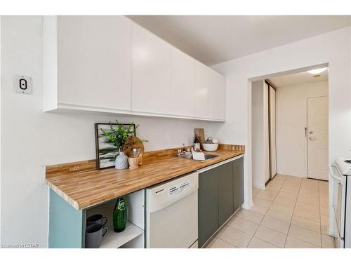 104-1600 Adelaide Street N, London, ON - Indoor Photo Showing Kitchen