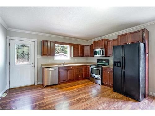 174 Britannia Avenue, London, ON - Indoor Photo Showing Kitchen