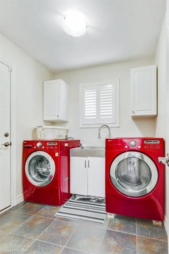 1182 Smither Road, London, ON - Indoor Photo Showing Laundry Room