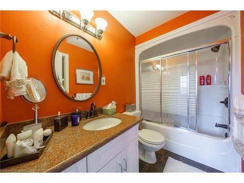 1561 Westchester Bourne Road, Thames Centre, ON - Indoor Photo Showing Bathroom