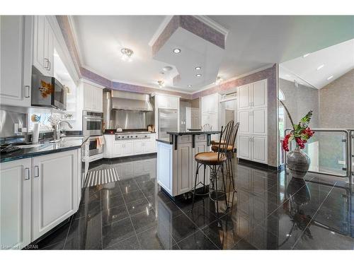 1561 Westchester Bourne Road, Thames Centre, ON - Indoor Photo Showing Kitchen With Upgraded Kitchen