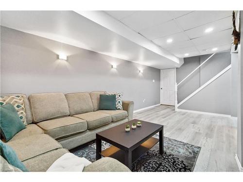 493 Exmouth Circle, London, ON - Indoor Photo Showing Living Room