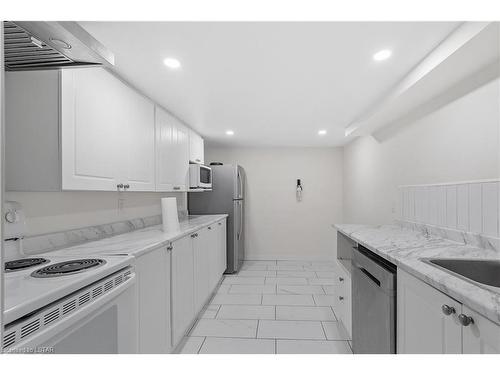 3082 Tokala Trail, London, ON - Indoor Photo Showing Kitchen