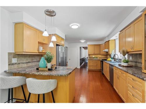 7 Imperial Road, London, ON - Indoor Photo Showing Kitchen