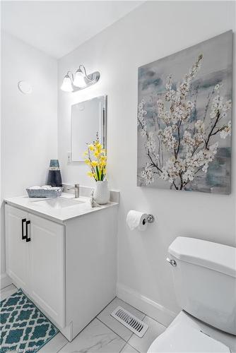 7 Imperial Road, London, ON - Indoor Photo Showing Bathroom