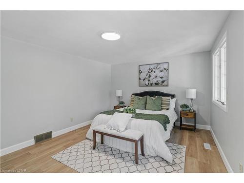 7 Imperial Road, London, ON - Indoor Photo Showing Bedroom