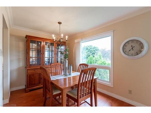 122 Speight Place, London, ON - Indoor Photo Showing Dining Room