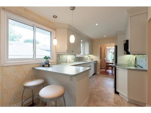 122 Speight Place, London, ON - Indoor Photo Showing Kitchen