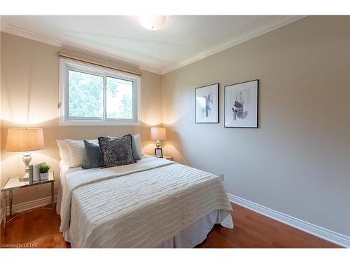 122 Speight Place, London, ON - Indoor Photo Showing Bedroom
