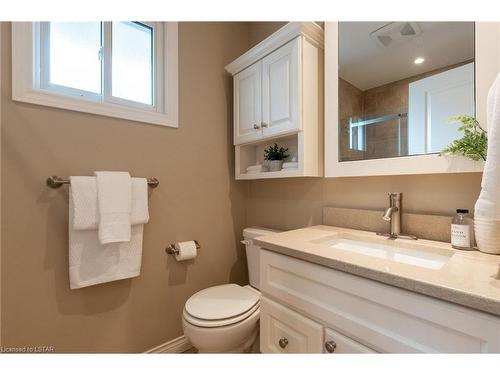 122 Speight Place, London, ON - Indoor Photo Showing Bathroom