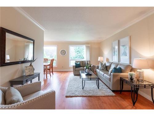 122 Speight Place, London, ON - Indoor Photo Showing Living Room