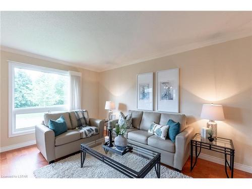 122 Speight Place, London, ON - Indoor Photo Showing Living Room