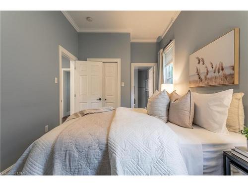 581 Central Avenue, London, ON - Indoor Photo Showing Bedroom
